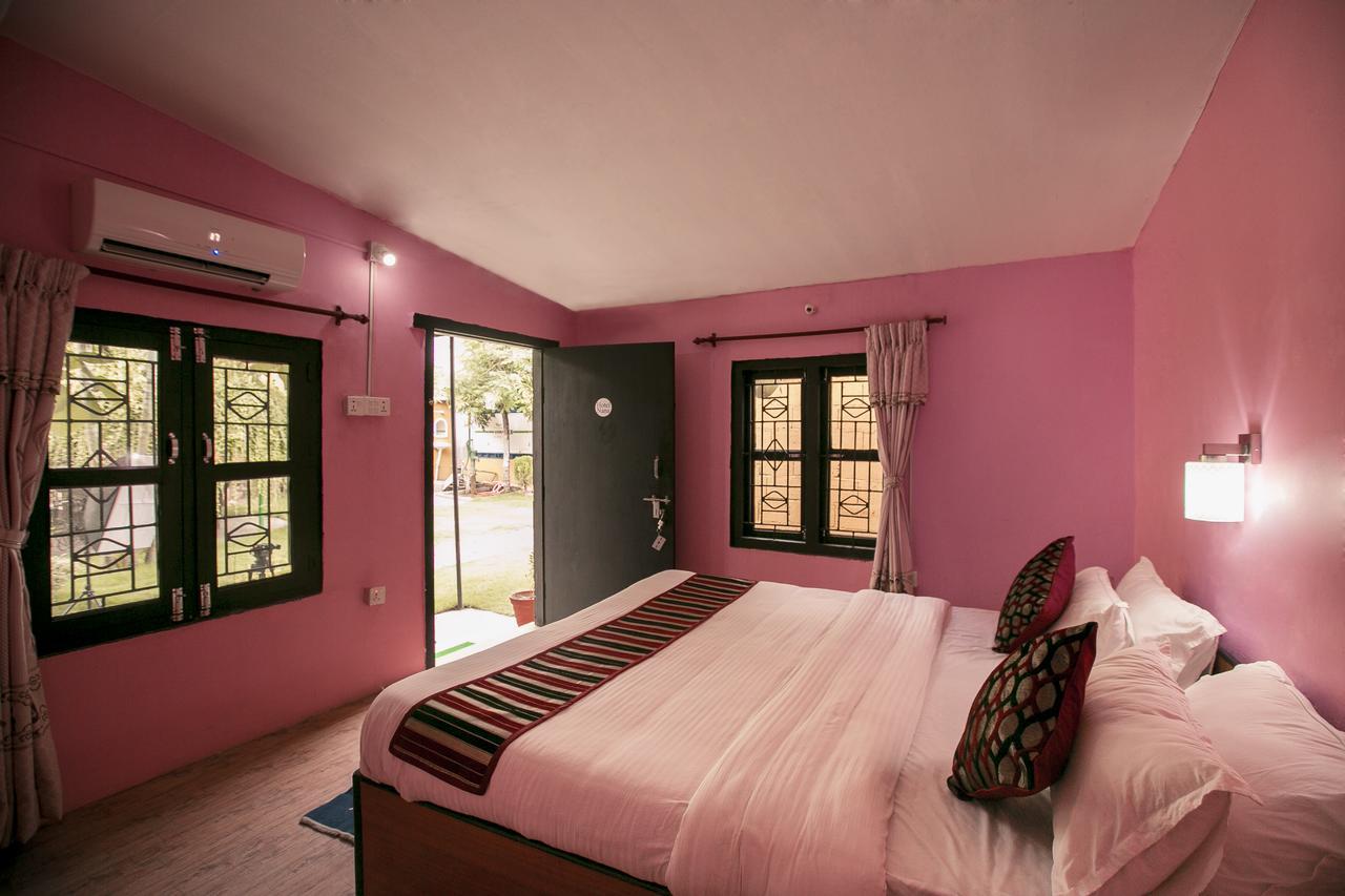 Sauraha Nana Hotel Exterior foto